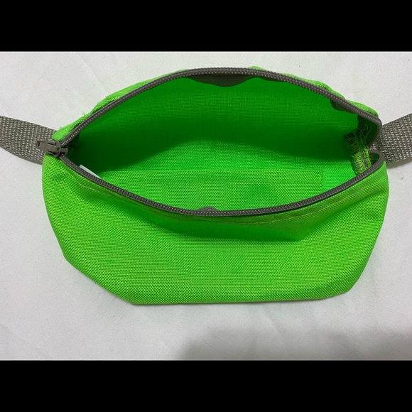 Lime green unbranded Fanny pack! - Picture 2 of 2